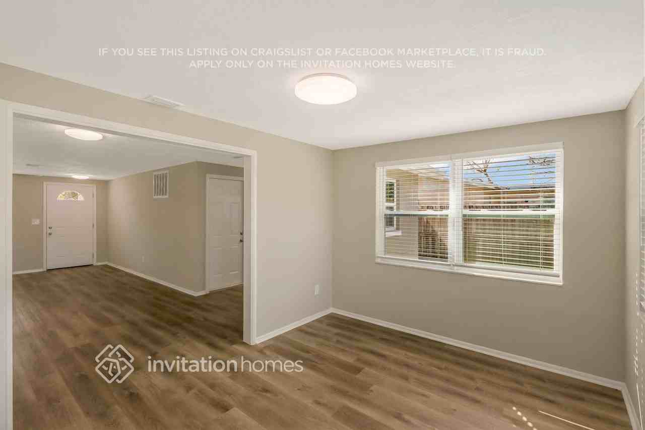 7321 Buchanan Dr - Photo 5 of 23