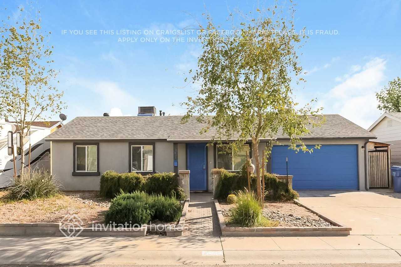 3635 E Emile Zola Ave - Photo 2 of 16