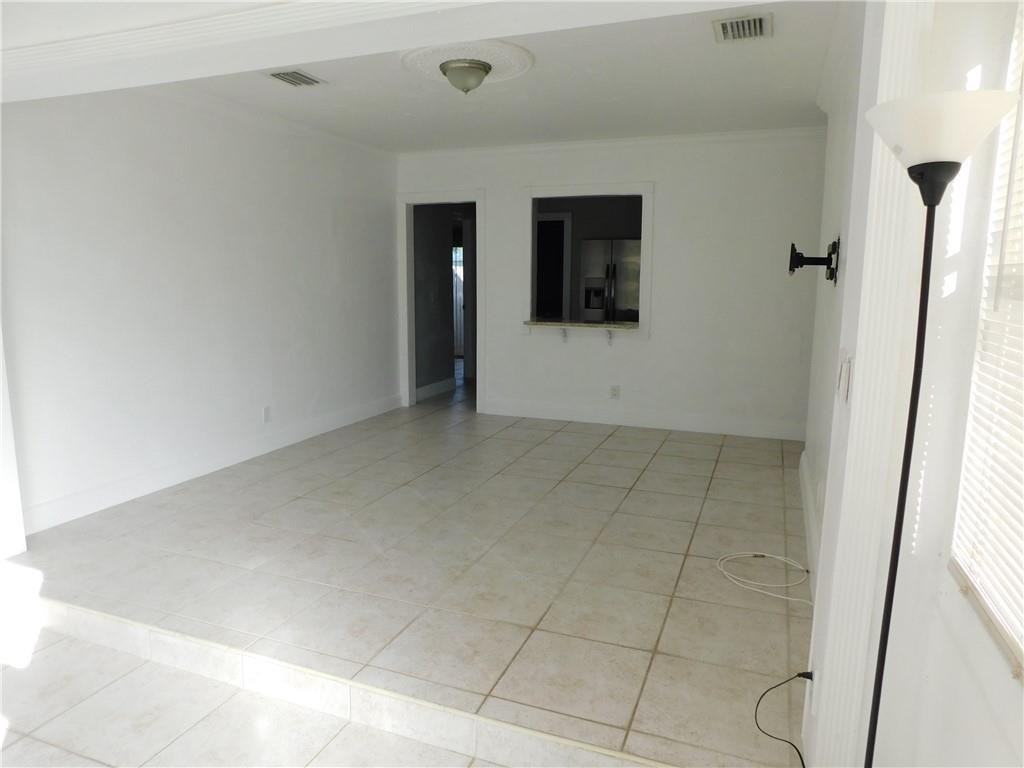 309 Sw 13th St - Photo 7 of 33