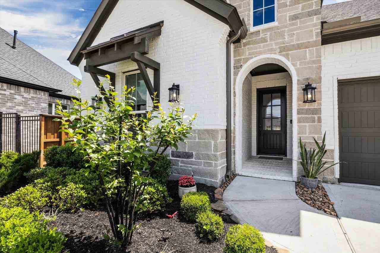 28247 Clear Breeze Ct - Photo 4 of 48