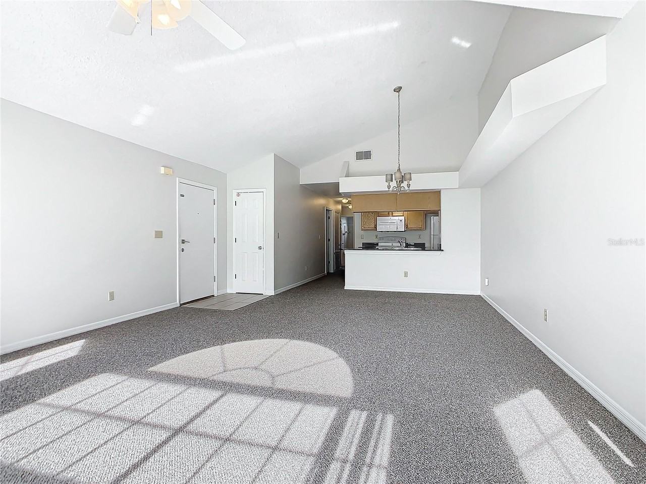 2721 N Poinciana Blvd - Photo 3 of 29