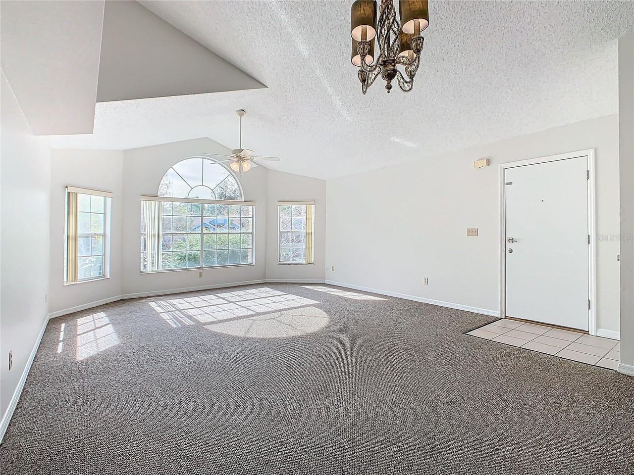 2721 N Poinciana Blvd - Photo 4 of 29