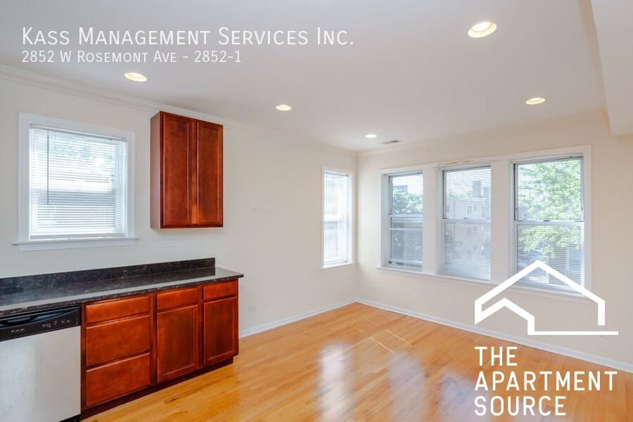 2852 W Rosemont Ave #1 - Photo 3 of 13