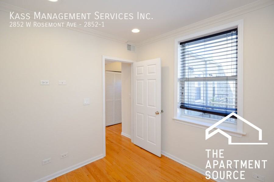 2852 W Rosemont Ave #1 - Photo 6 of 13