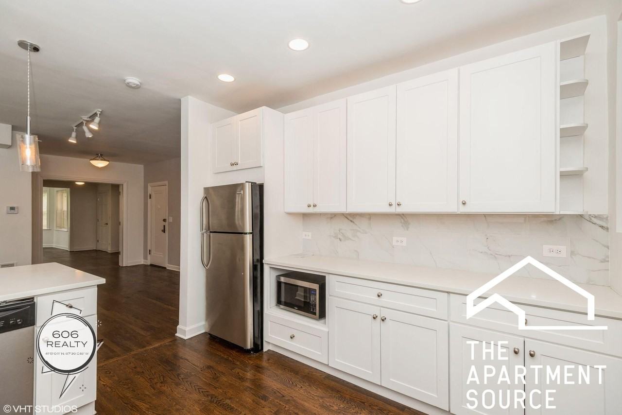 2724 W Logan Blvd #2 - Photo 2 of 6
