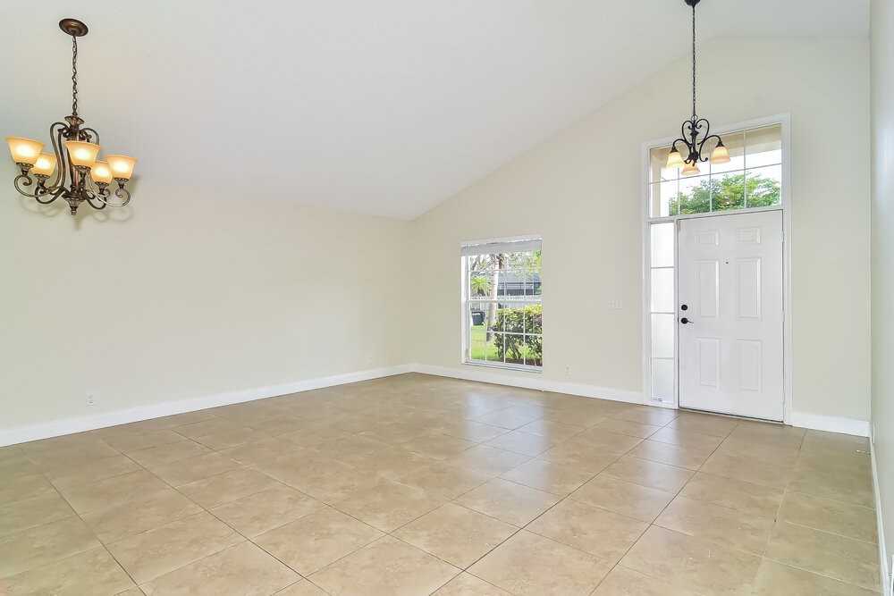 22457 Middletown Dr - Photo 2 of 15