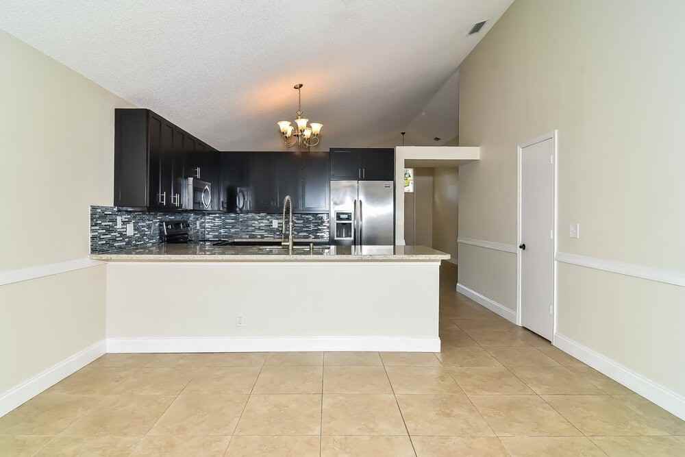 22457 Middletown Dr - Photo 7 of 15