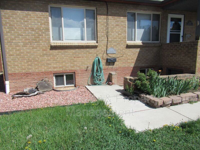 2718 Ames St - Photo 2 of 16