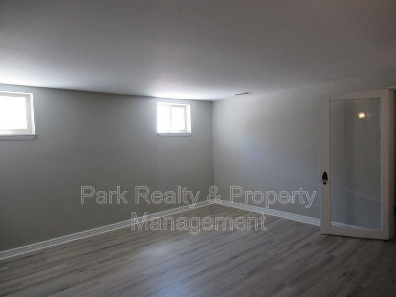 2718 Ames St - Photo 5 of 16