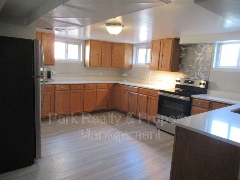 2718 Ames St - Photo 7 of 16