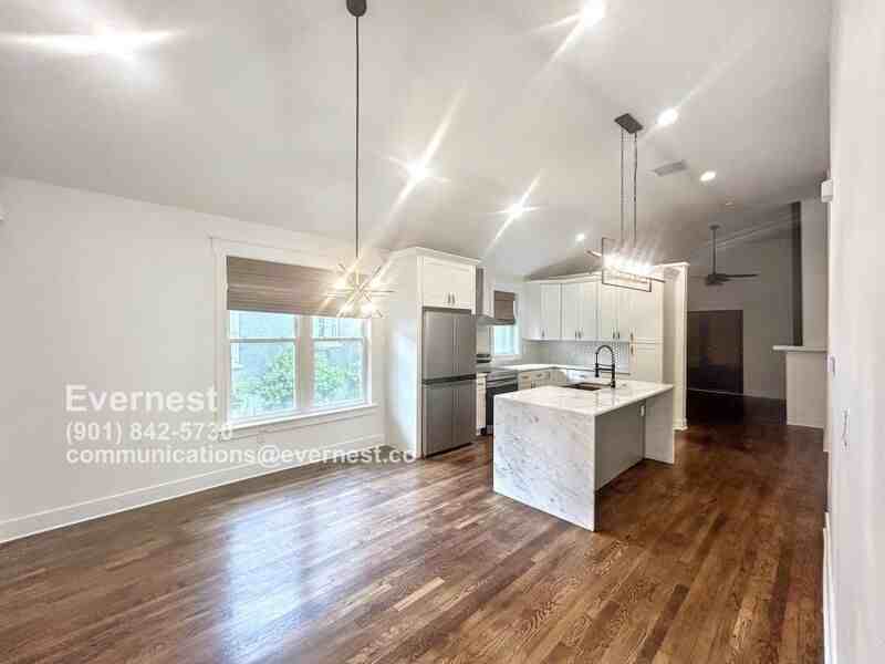 354 Alexander St - Photo 2 of 21