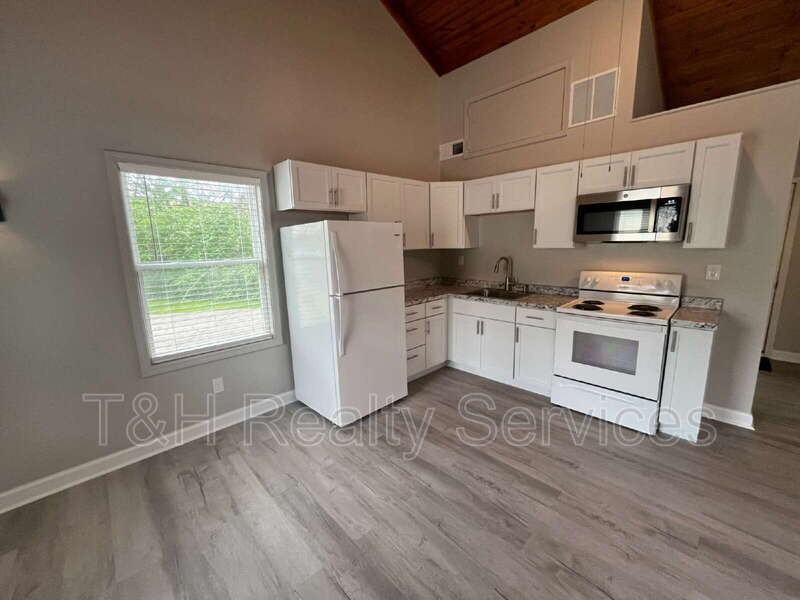 1115 E North St - Photo 4 of 14