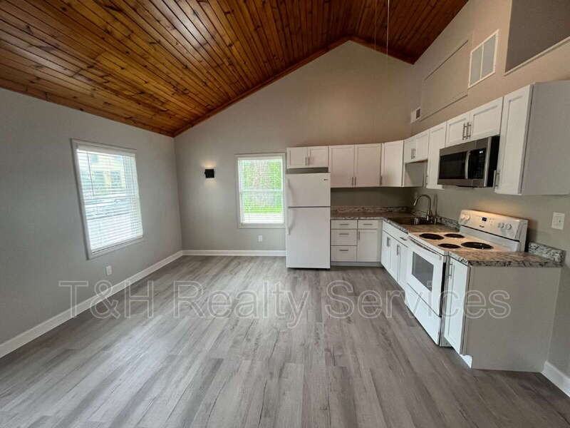 1115 E North St - Photo 5 of 14