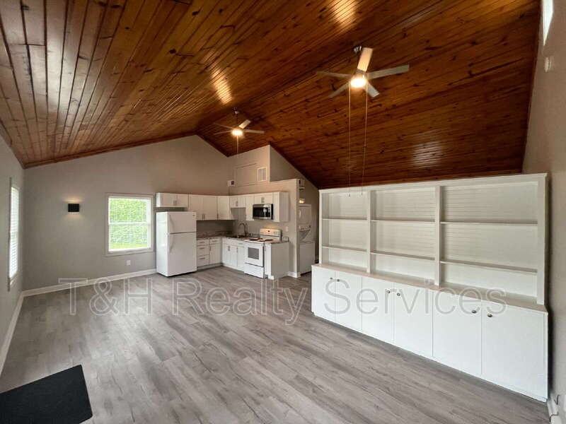 1115 E North St - Photo 6 of 14