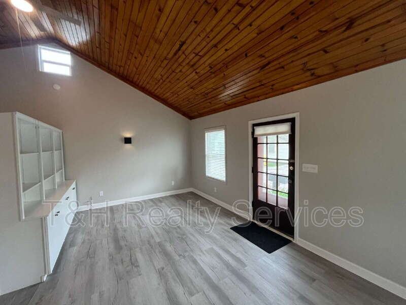 1115 E North St - Photo 7 of 14