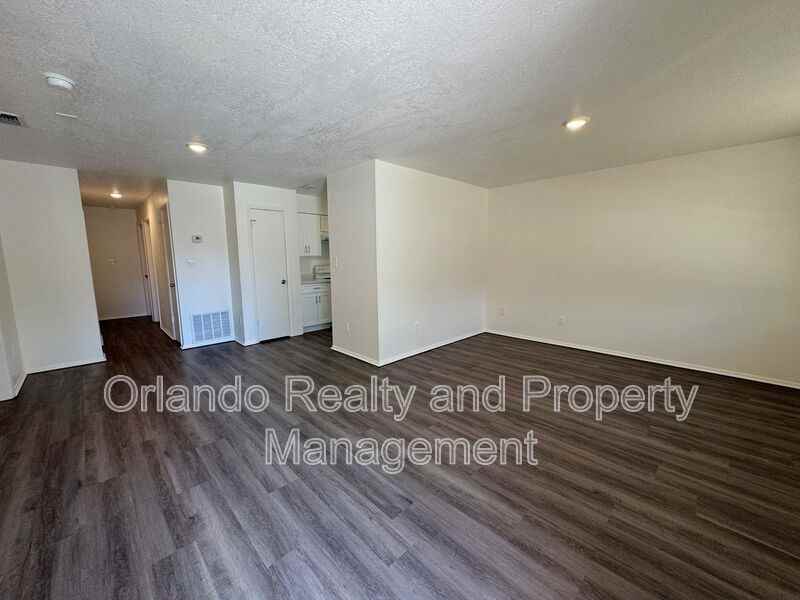 605 Indiana St - Photo 3 of 24