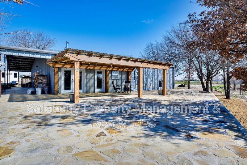 933 Leatherwood Ln - Photo 2 of 32