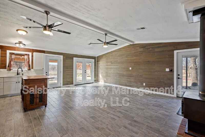 933 Leatherwood Ln - Photo 3 of 32