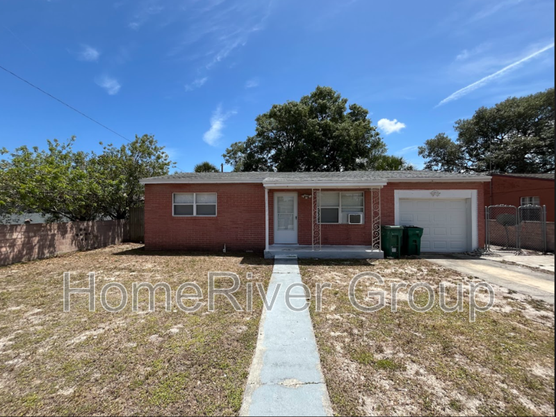 1047 Park Dr - Photo 2 of 13