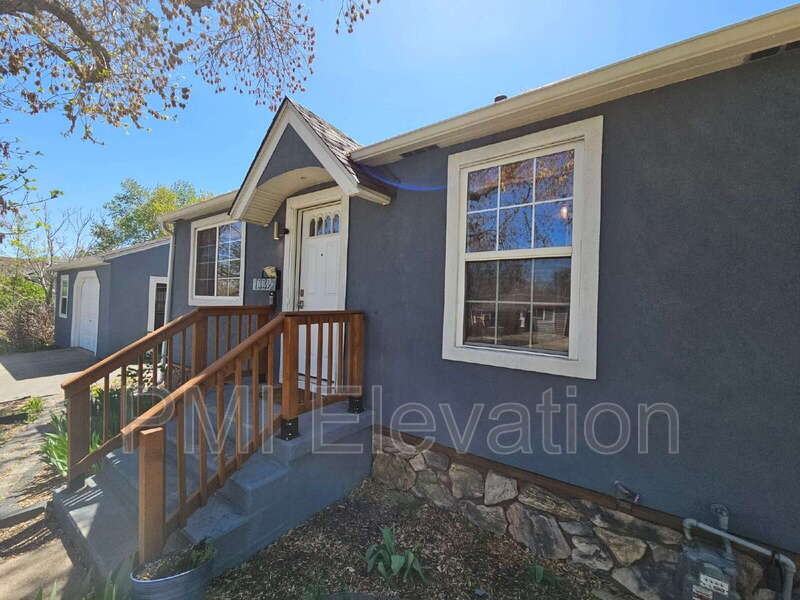 1332 W Virginia Ave - Photo 2 of 17