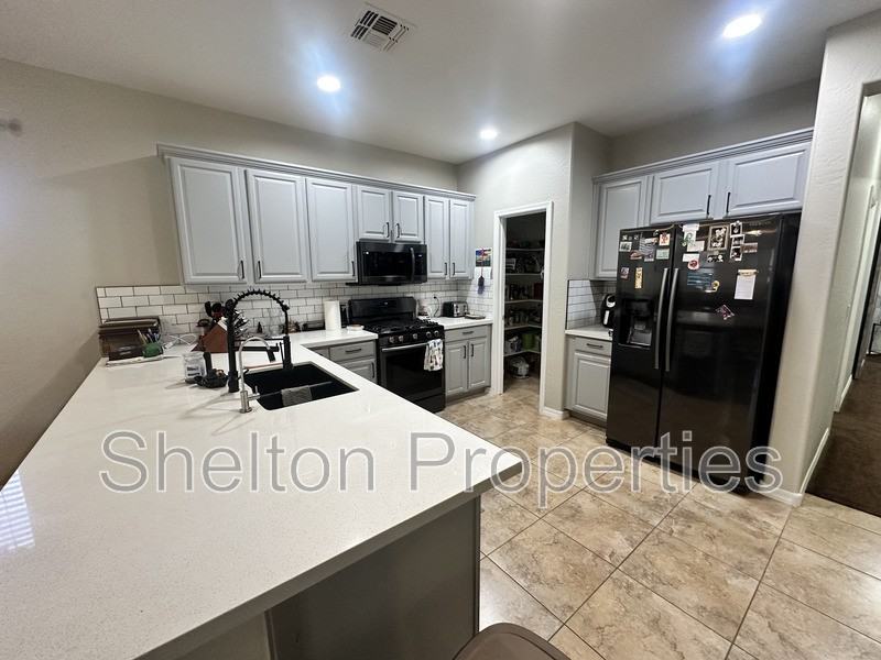30311 W Whitton Ave - Photo 2 of 34