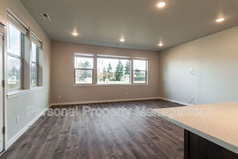 8715 Ne 43rd Pl - Photo 3 of 17