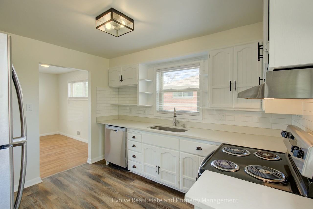 6900 Larsh Dr - Photo 4 of 20