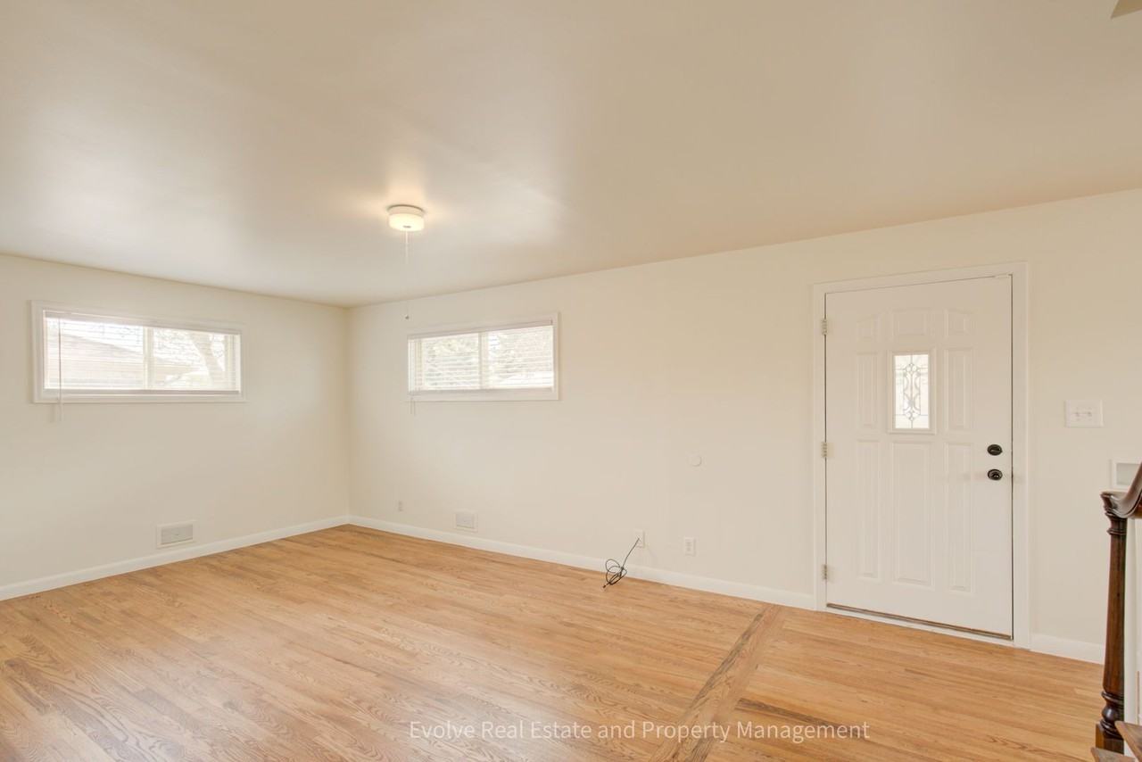 6900 Larsh Dr - Photo 7 of 20