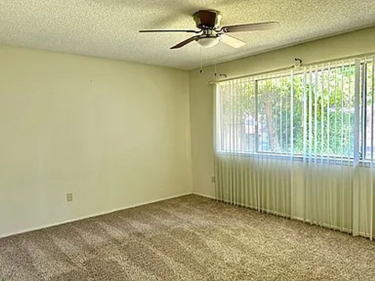 1600 San Carlos Ln - Photo 2 of 10