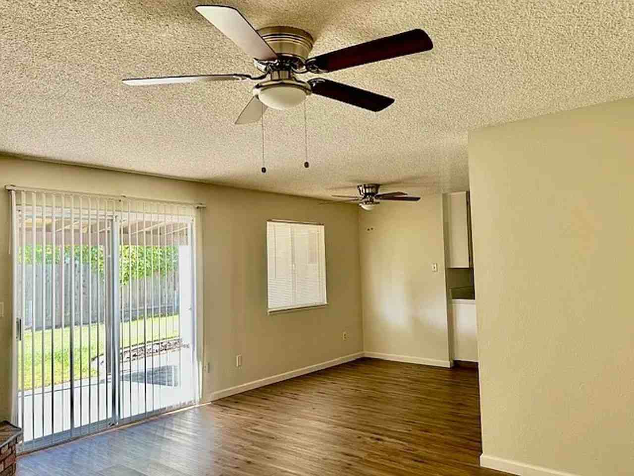 1600 San Carlos Ln - Photo 3 of 10