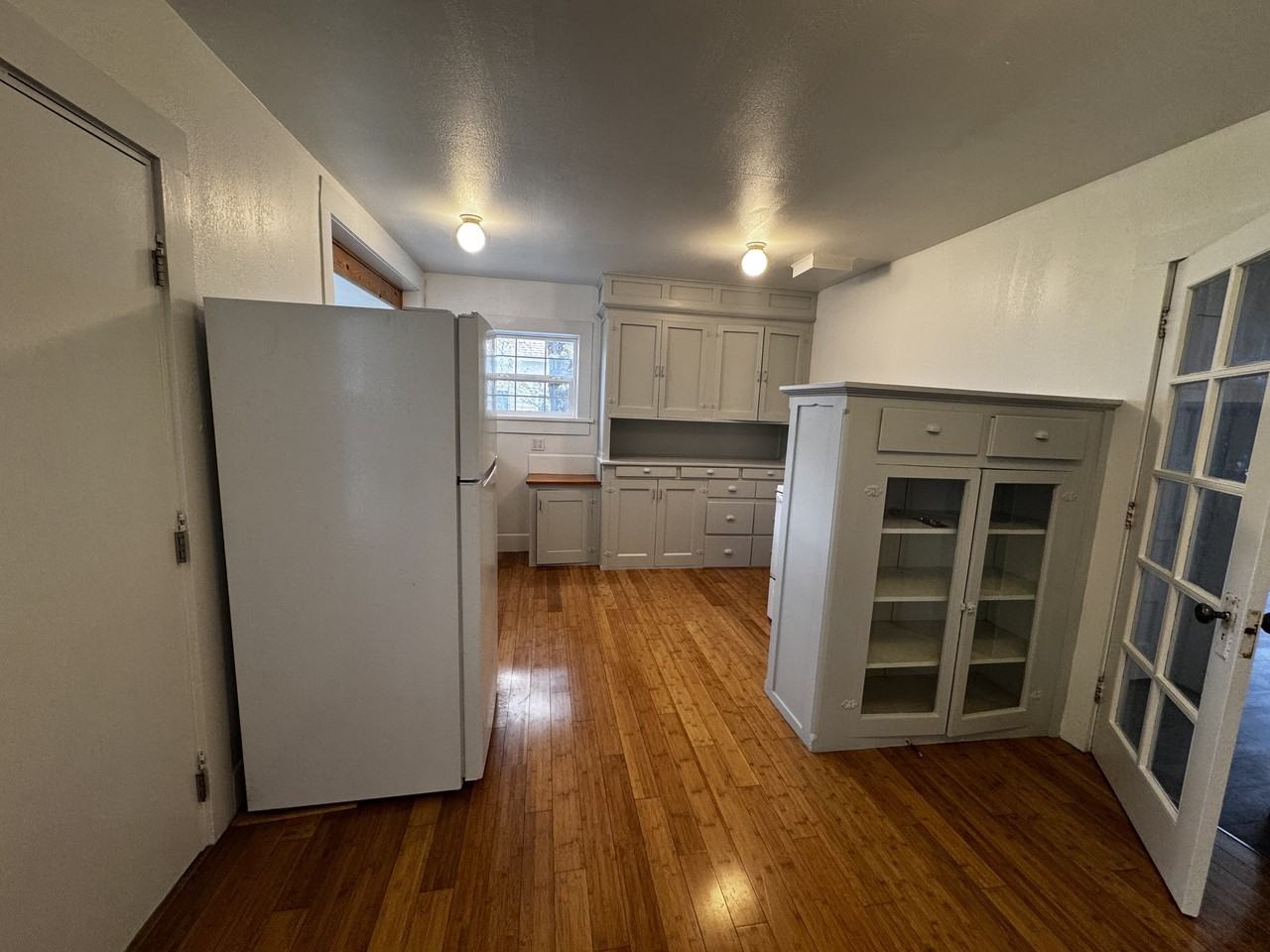 210 California Ave - Photo 5 of 16