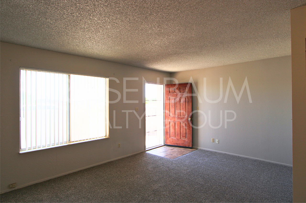 1006 N Pueblo Dr - Photo 2 of 11