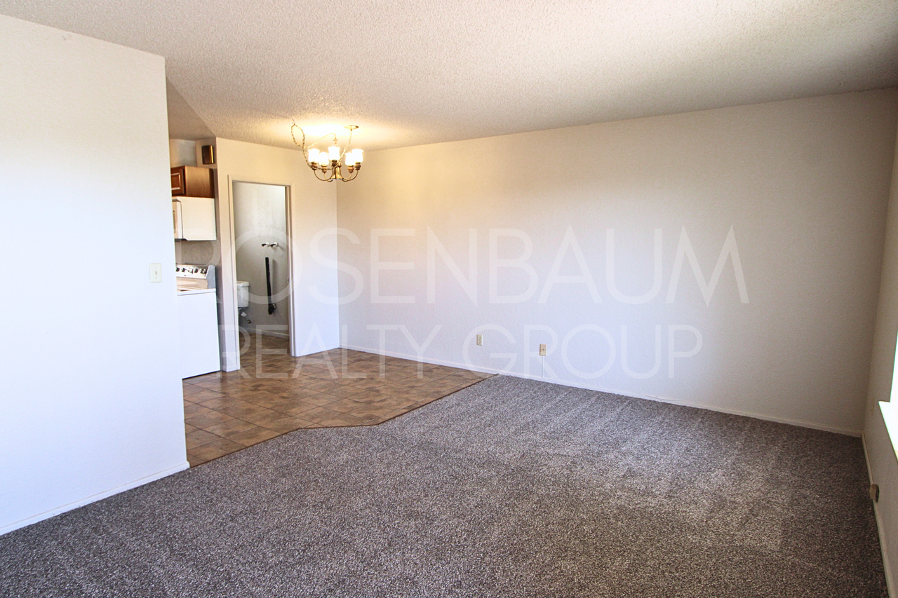 1006 N Pueblo Dr - Photo 3 of 11