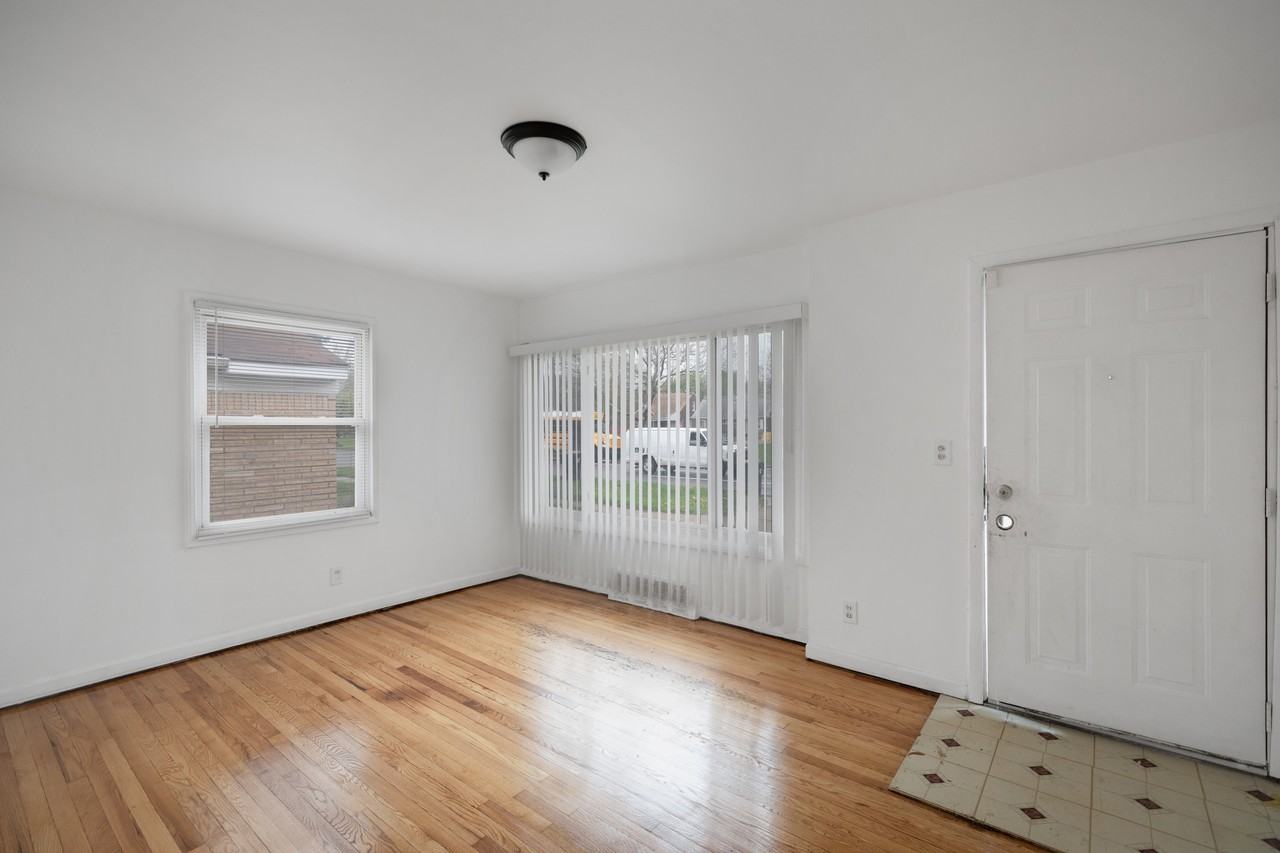 20720 Moross Rd - Photo 4 of 14