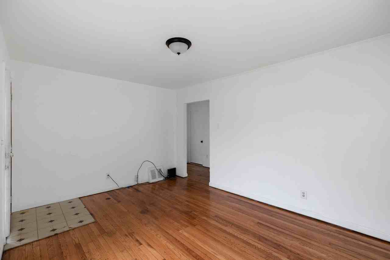20720 Moross Rd - Photo 5 of 14