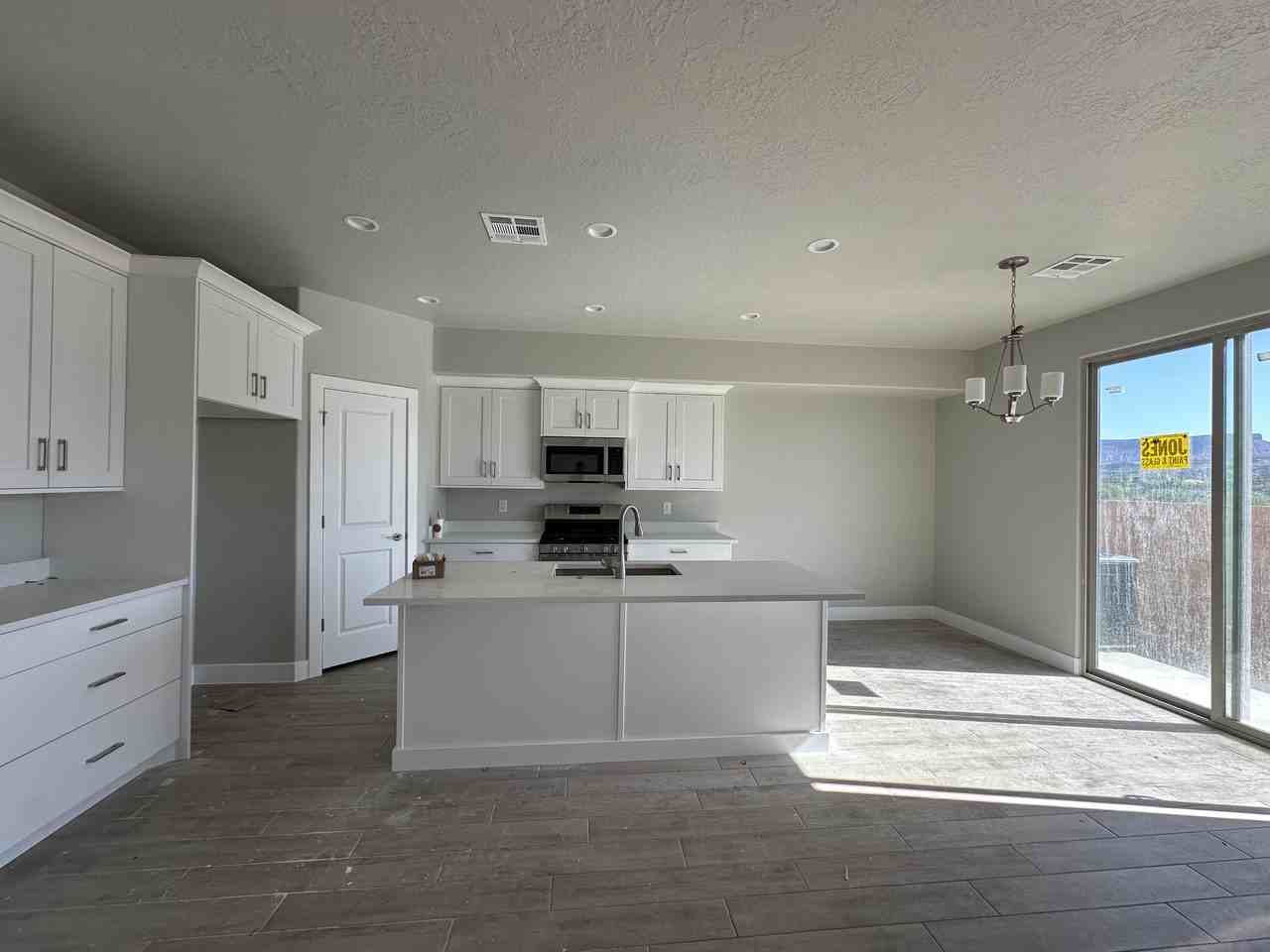 408 Nw - Photo 2 of 11