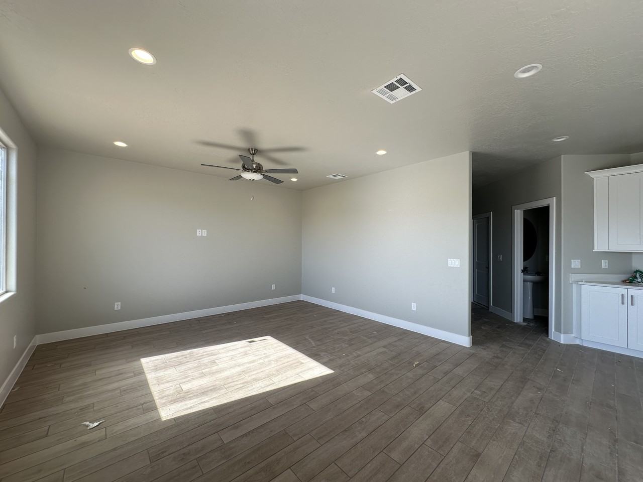 408 Nw - Photo 3 of 11