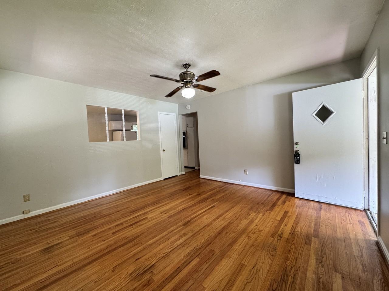 859 Southern Pines Dr - Photo 4 of 16