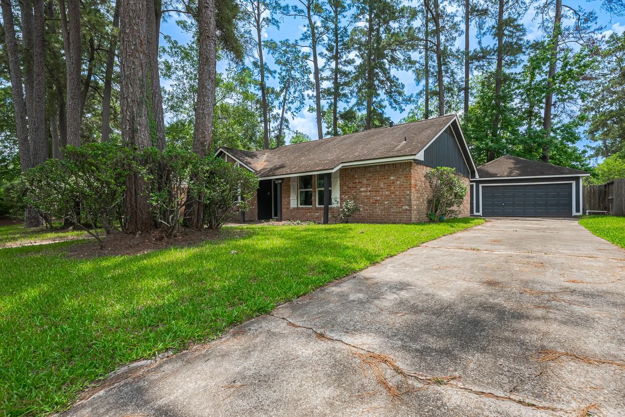 25303 Lynbriar Ln - Photo 3 of 50