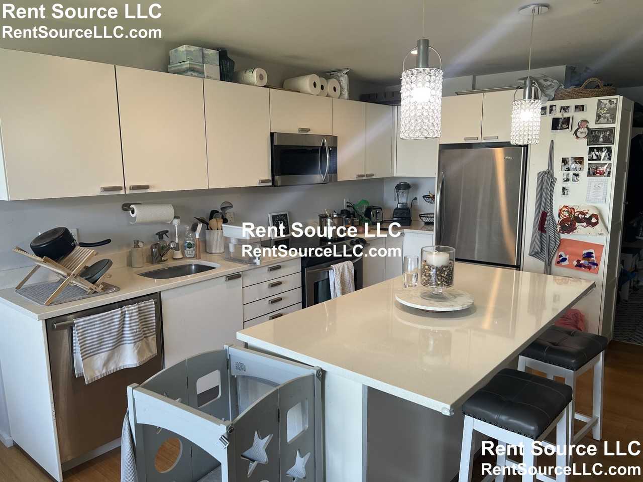 2 Earhart St #817