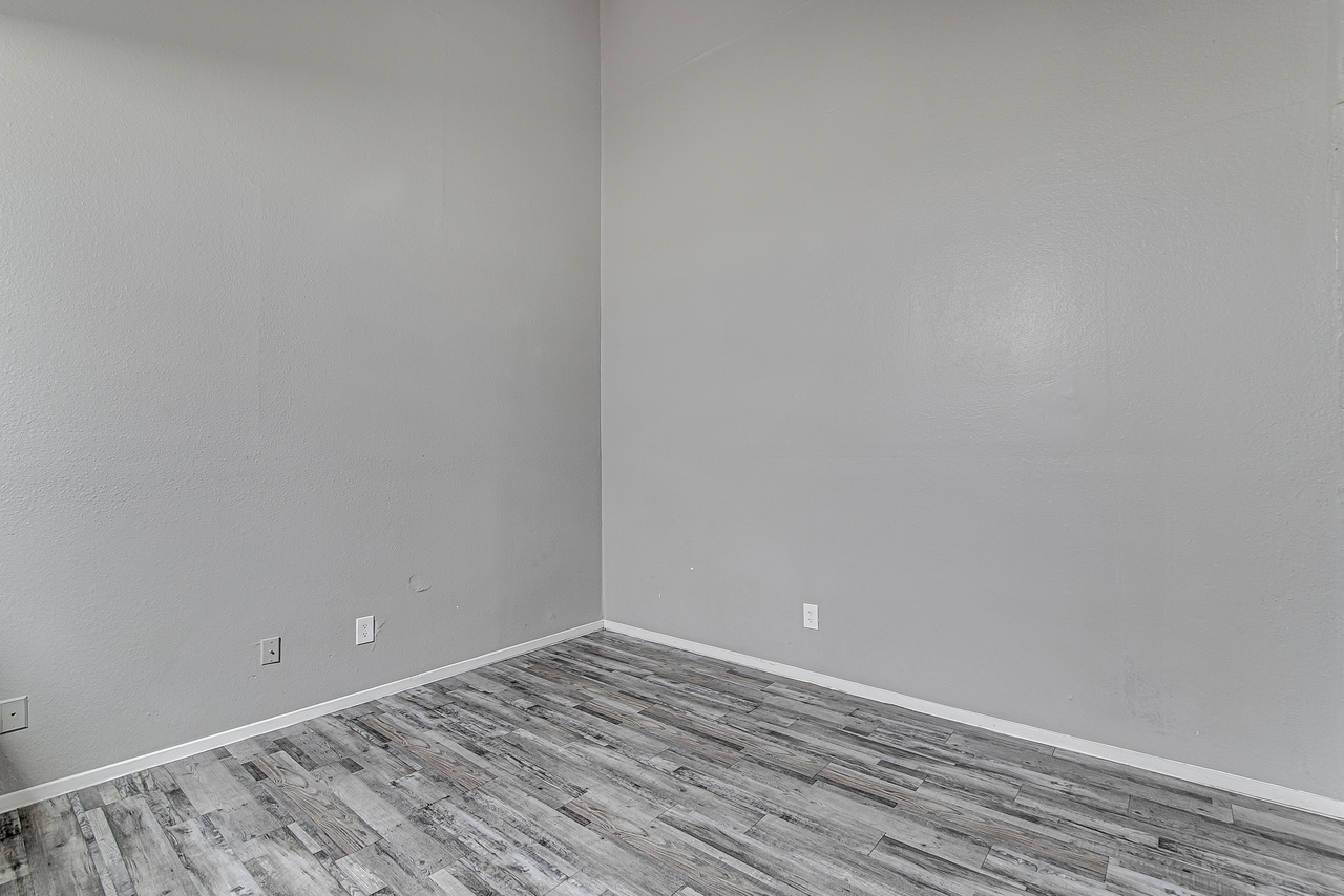 Sam Maverick Apartments - Photo 7 of 45