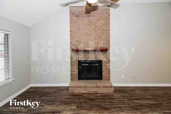 2816 Maryland Cir W - Photo 2 of 15