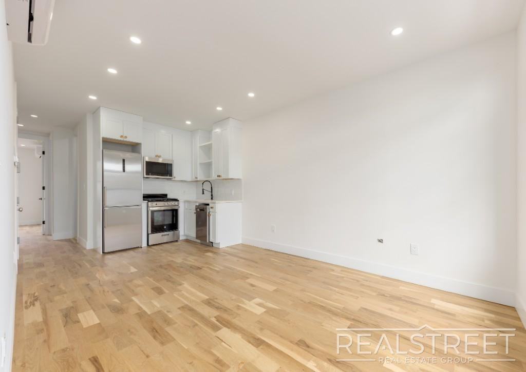10 Marconi Pl #1