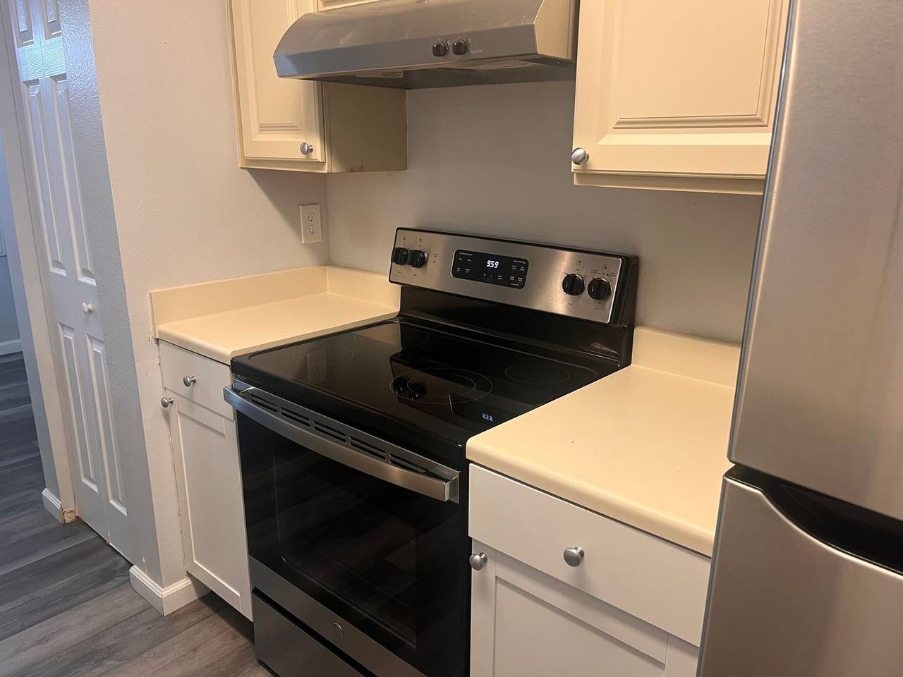 3028 Parkway Blvd Bldg 500 #305 - Photo 3 of 17