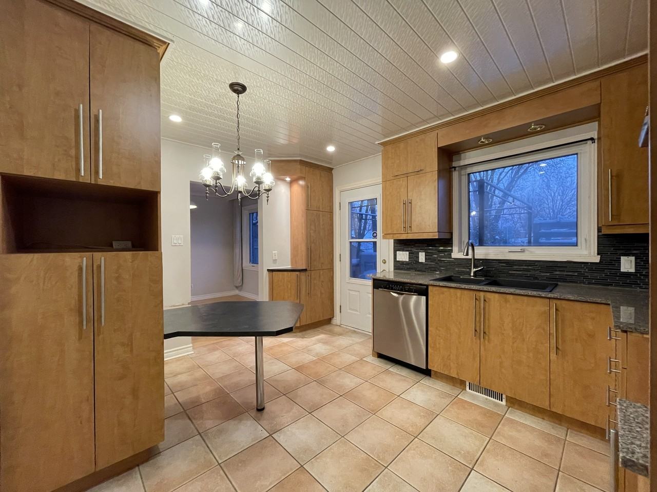 49 19e Avenue - Photo 2 of 26