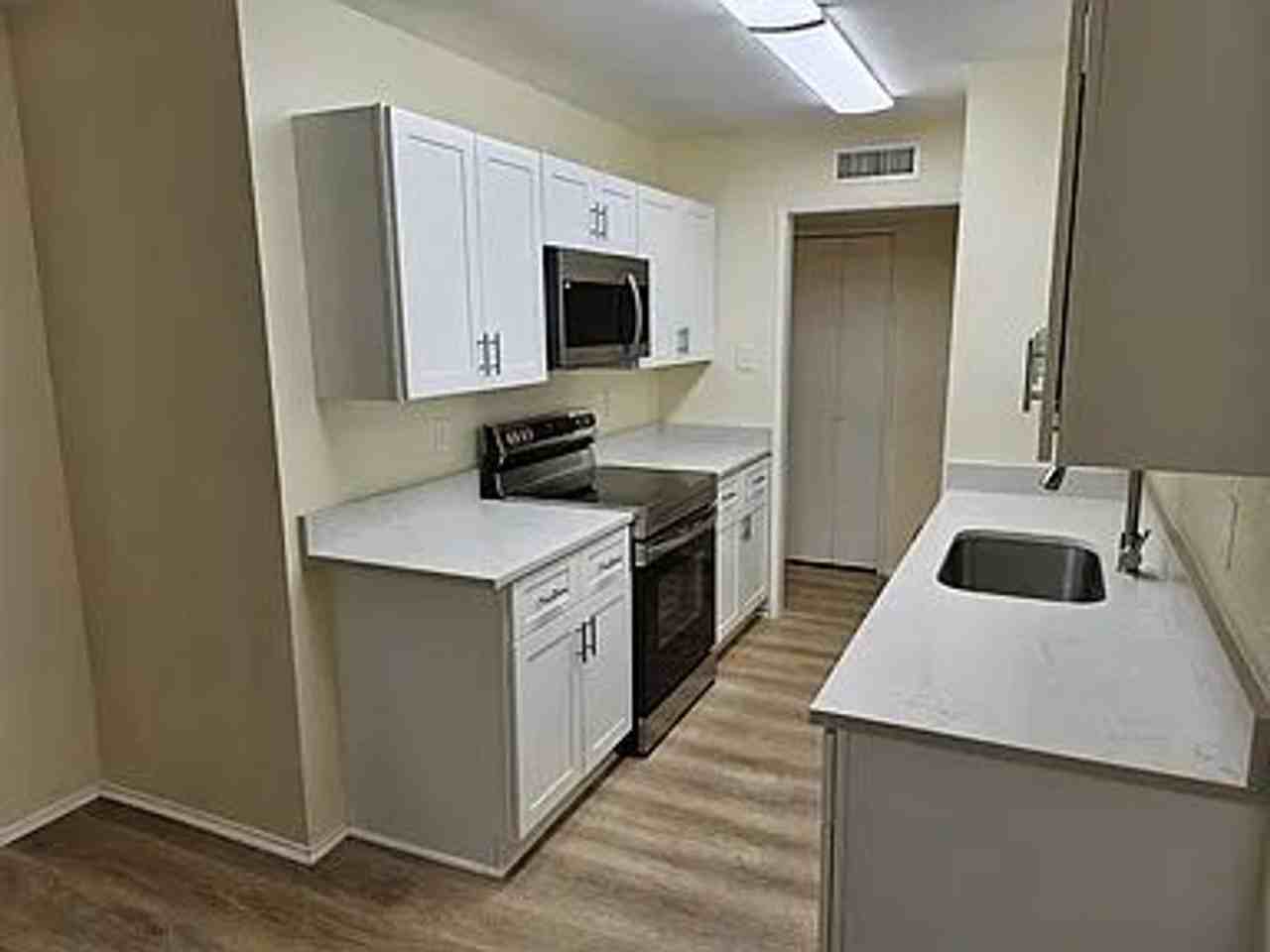 6708 Crestfield Dr - Photo 3 of 16