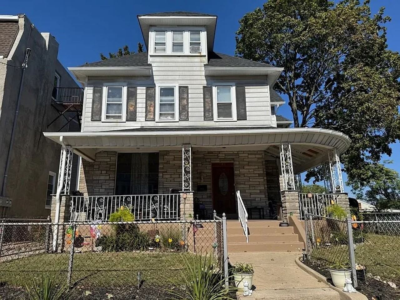 330 W 9th St