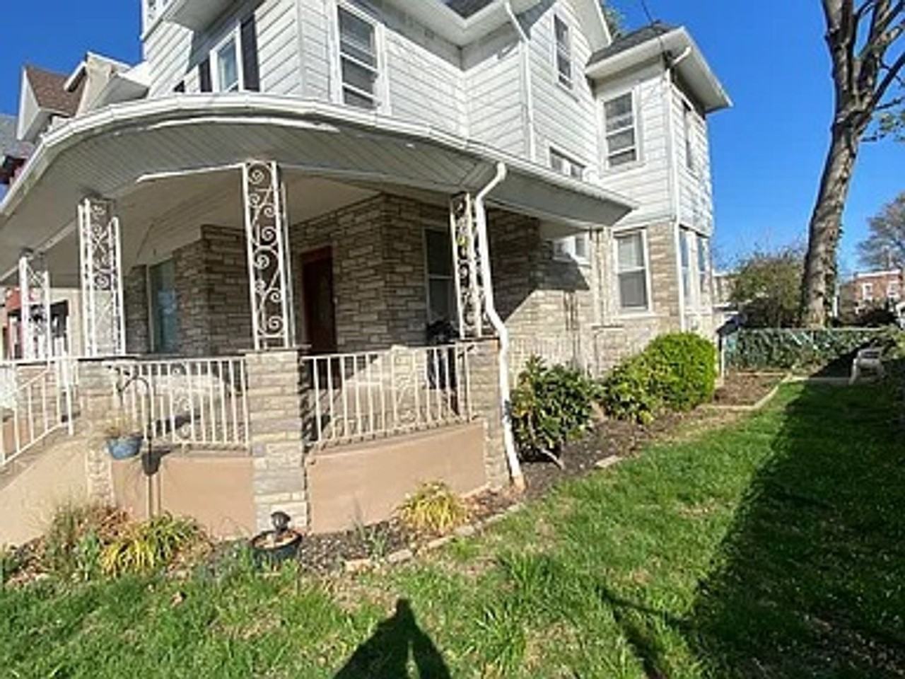 330 W 9th St - Photo 2 of 20