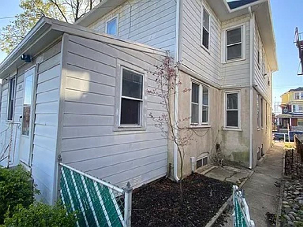 330 W 9th St - Photo 3 of 20