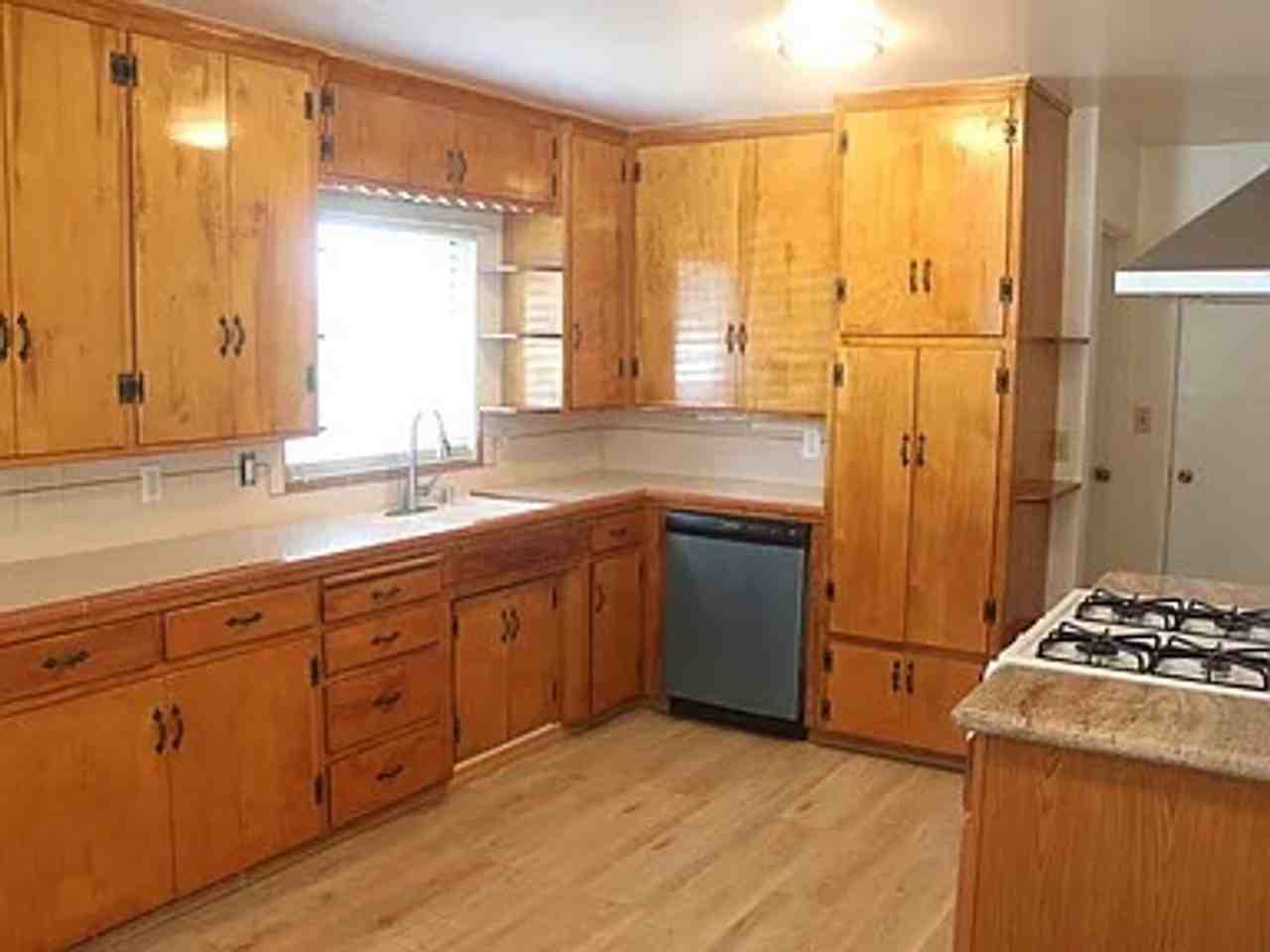 946 Park Ave - Photo 3 of 18
